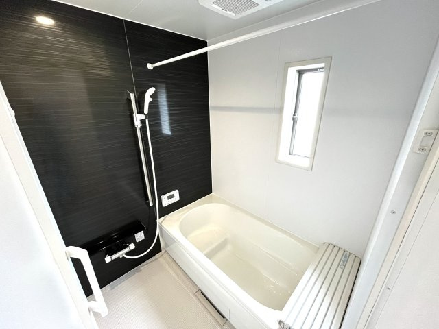 【浴室】 | 仲介手数料無料！常盤小学校に通える新築戸建　宇部市亀浦３丁目　第２－２号棟　クレイドルガーデン　アーネストワン | １坪タイプのゆったりとしたお風呂