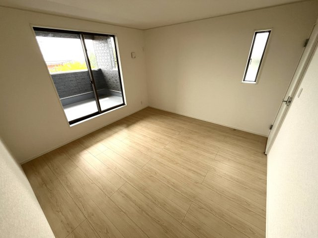 【洋室】 | 仲介手数料無料！常盤小学校に通える新築戸建　宇部市亀浦３丁目　第２－２号棟　クレイドルガーデン　アーネストワン | ２面採光の明るいお部屋で健やかな毎日