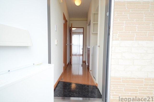 【玄関】 | レオパレスレミュール二番館 | 設備・使用は号室により異なる為、現況を優先致します。