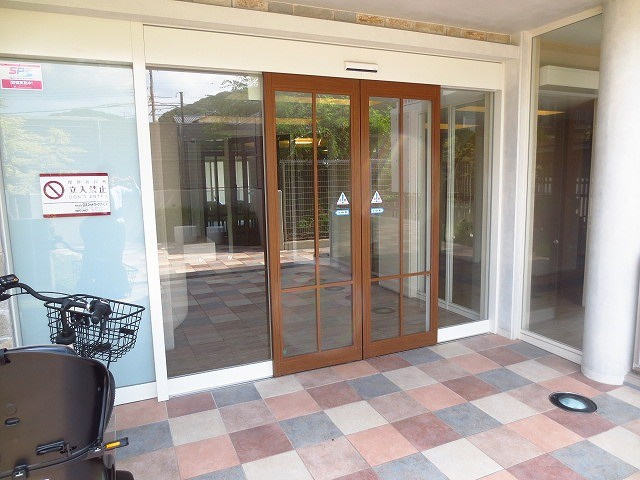 ワコーレヒルズ須磨潮見台のエントランス