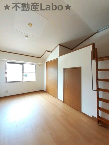 ファイン カレッジの居間・リビング