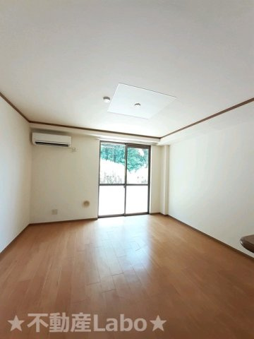 ファイン カレッジの内装