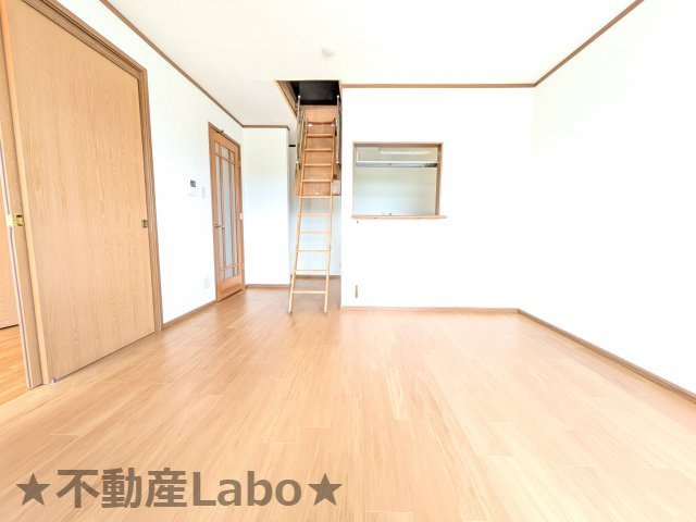 サンシェールAの居間・リビング