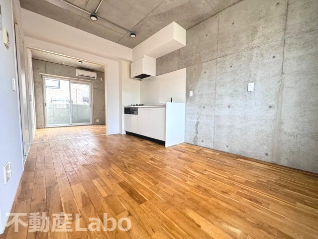 徳島市北田宮２丁目のアパートの居間・リビング