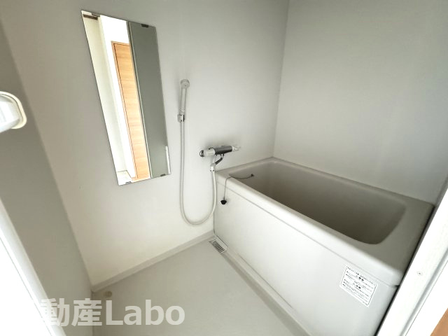 板野郡藍住町徳命字小塚東のアパートの浴室