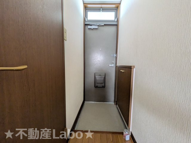 ネオマスカットハイツの玄関