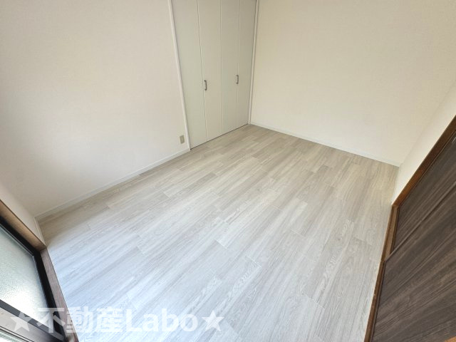 徳島市南沖洲３丁目のアパートの洋室