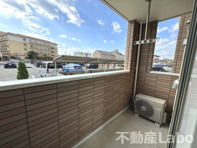 徳島市中島田町３丁目のアパートのバルコニー