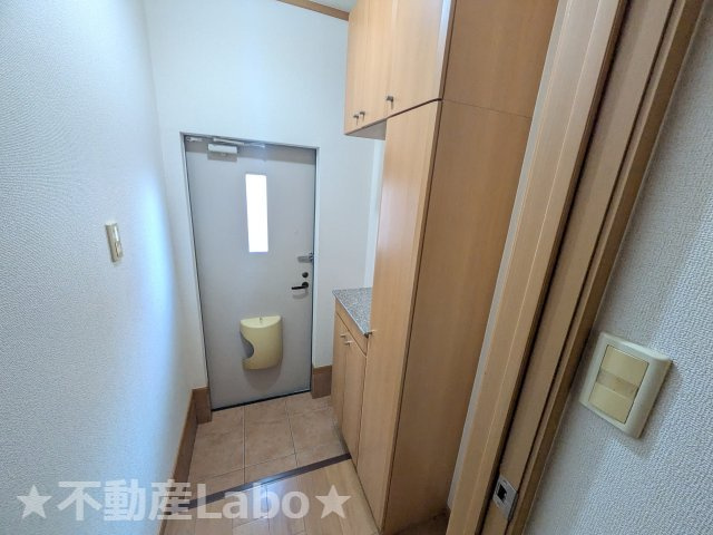 ヴィヴァーチェ 春日野の玄関