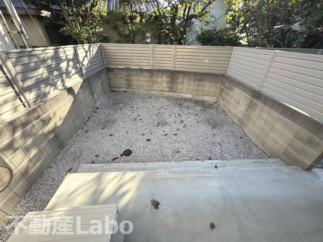 徳島市沖浜町栄開のアパートのバルコニー