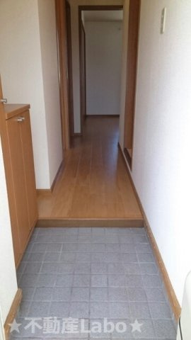ビレッジあいBの玄関