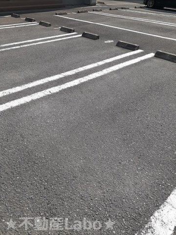 サンシャインオールウェイズBの駐車場