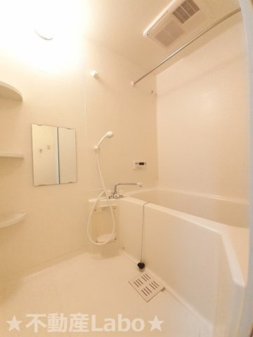 ソレイユ北島　Bの浴室