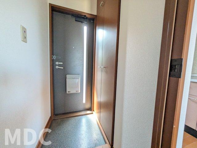 第33愛日ハイツ　B102の玄関