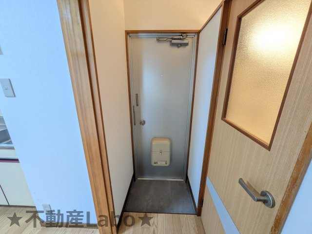 ハローハイツの玄関