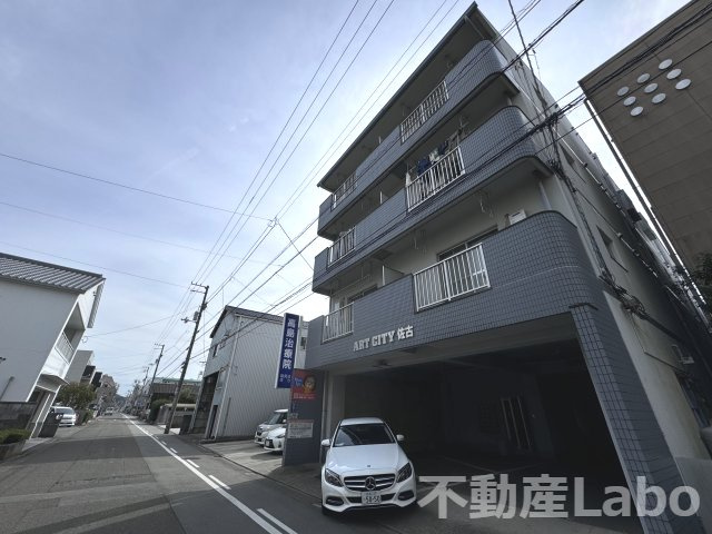徳島市佐古四番町の賃貸マンションの駐車場