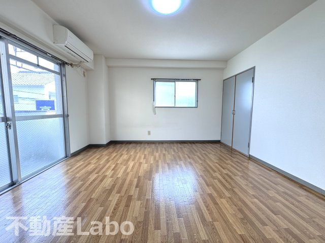 徳島市佐古四番町の賃貸マンションの居間・リビング