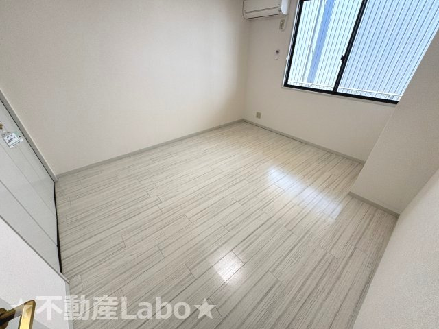 徳島市南沖洲３丁目のアパートの洋室