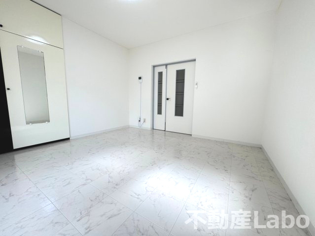 徳島市上助任町三本松の賃貸マンションの洋室