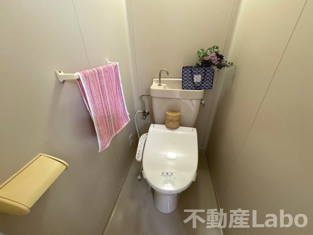 徳島市上助任町三本松の賃貸マンションのトイレ