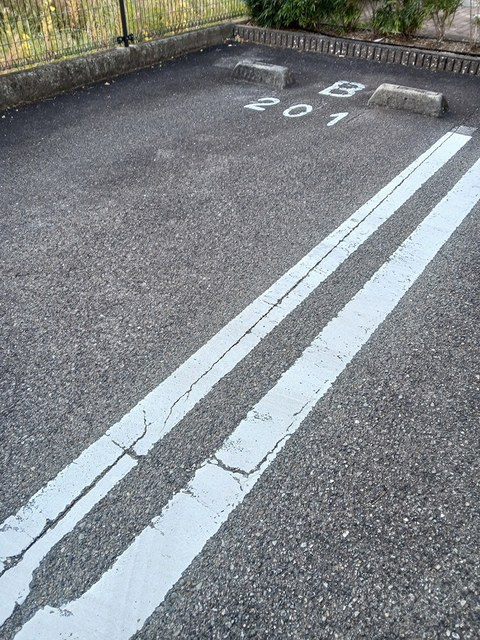 メゾンシャモニーBの駐車場