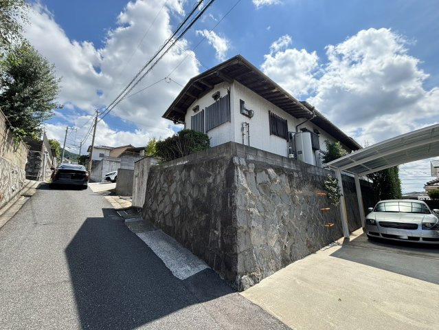 別当町売土地の前面道路含む現地写真