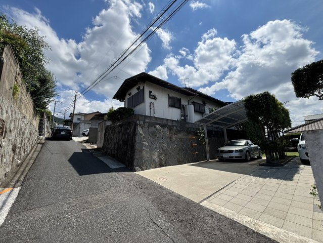 別当町売土地の前面道路含む現地写真