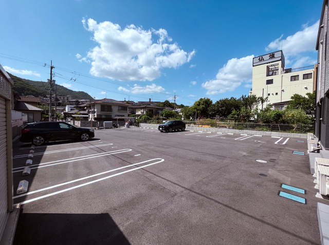 ミーティアB棟の駐車場