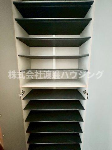 門真市大池町一戸建の収納|天井高シューズBOX