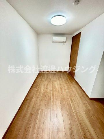 門真市大池町一戸建の洋室