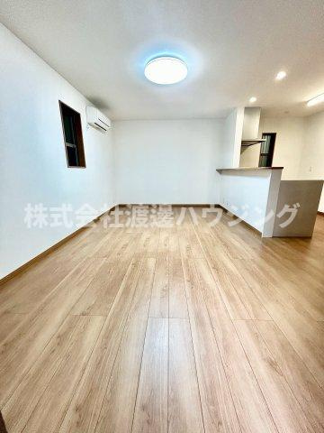 門真市大池町一戸建の居間・リビング