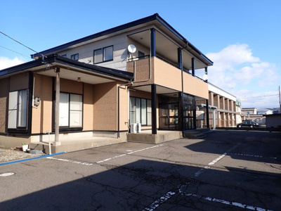 【外観】 | 黒石市美原町・一戸建て・6世帯賃貸アパート付き | 一戸建て