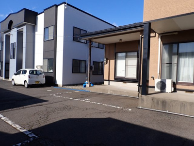 【外観】 | 黒石市美原町・一戸建て・6世帯賃貸アパート付き | 住宅