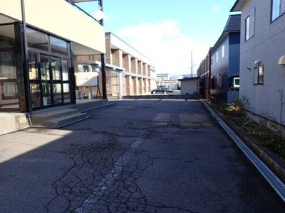 【駐車場】 | 黒石市美原町・一戸建て・6世帯賃貸アパート付き