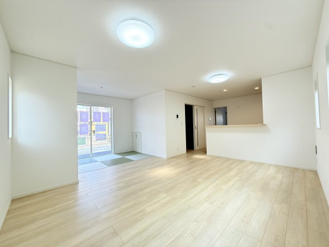 仲多度郡多度津町大字庄の新築一戸建の居間・リビング|ゆったりとしたリビングです