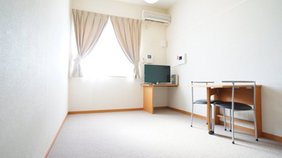 【寝室】 | レオパレス輝Ⅱ | テレビ等備品の変更がございます。店舗にお問い合わせ下さい。