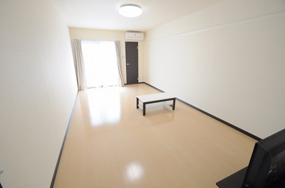 【居間・リビング】 | レオネクストエルベ八千代 | 同タイプの写真です