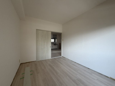 【洋室】 | SHRIKE1（シュライク1） | 写真はリフォーム工事中の状態です（2025年12月30日撮影）