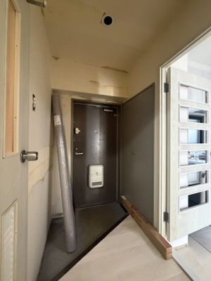 【玄関】 | SHRIKE1（シュライク1） | 写真はリフォーム工事中の状態です（2025年12月30日撮影）