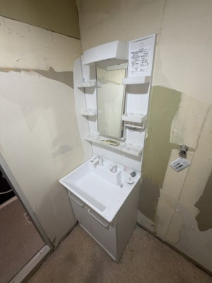 【独立洗面台】 | SHRIKE1（シュライク1） | 写真はリフォーム工事中の状態です（2025年12月30日撮影）