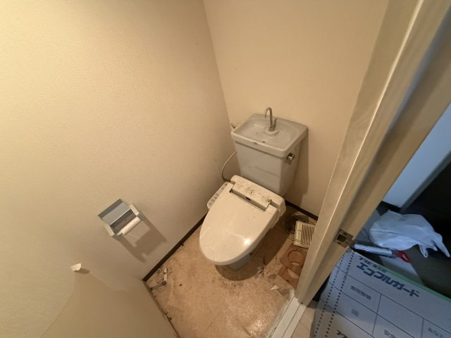 【トイレ】 | SHRIKE1（シュライク1） | 写真はリフォーム工事中の状態です（2025年12月30日撮影）