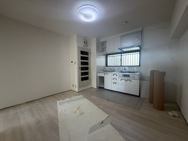 【居間・リビング】 | SHRIKE1（シュライク1） | 写真はリフォーム工事中の状態です（2025年12月30日撮影）