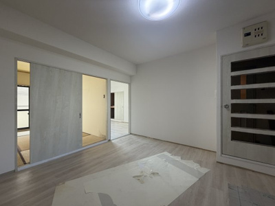 【居間・リビング】 | SHRIKE1（シュライク1） | 写真はリフォーム工事中の状態です（2025年12月30日撮影）