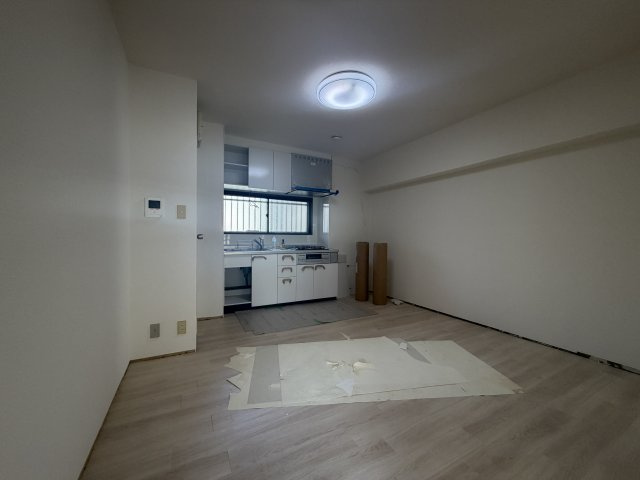 【居間・リビング】 | SHRIKE1（シュライク1） | 写真はリフォーム工事中の状態です（2025年12月30日撮影）