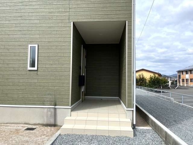 【エントランス】 | 牟礼南小学校に通える新築戸建　防府市沖今宿１丁目　第４－２号棟　クレイドルガーデン　アーネストワン | ダイヤルキー付きの郵便受け