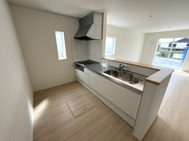 【キッチン】 | 牟礼南小学校に通える新築戸建　防府市沖今宿１丁目　第４－３号棟　クレイドルガーデン　アーネストワン | 使い勝手の良いシステムキッチンで楽しくクッキング♪