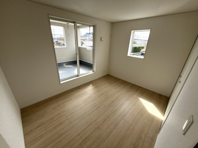 【洋室】 | 牟礼南小学校に通える新築戸建　防府市沖今宿１丁目　第４－３号棟　クレイドルガーデン　アーネストワン | ２面採光の明るいお部屋で健やかな毎日