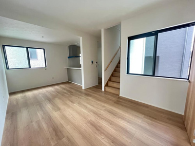 【居間・リビング】 | 尾張旭市桜ケ丘町西全２棟《仲介手数料無料白凰小　西中》 | LINEから簡単お問合せ可能！
友達検索で@nqk7328tです！