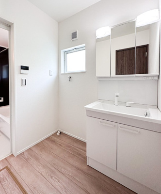 【内観：施工例】 | 尾張旭市桜ケ丘町西全２棟《仲介手数料無料白凰小　西中》 | LINEから簡単お問合せ可能！
友達検索で@nqk7328tです！。