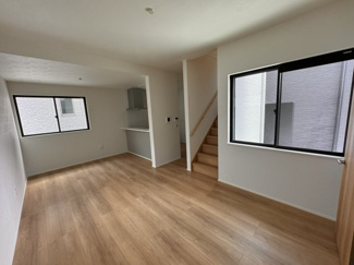 【居間・リビング】 | 尾張旭市桜ケ丘町西全２棟《仲介手数料無料白凰小　西中》 | 今すぐのご案内可能です！→  0120-336-922　までお気軽にお問い合わせください。